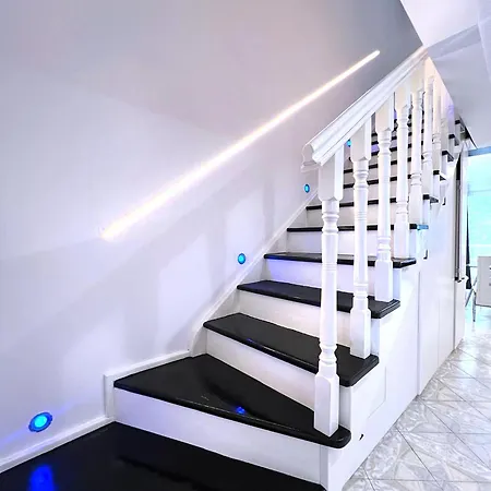 Apartment Highfashion 2-bedroom Duplex Neonicalux In Panoramicroofcomplex